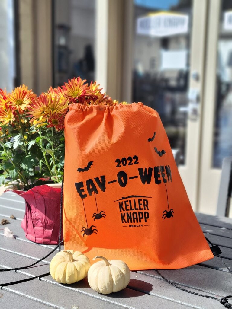 EAV-O-Ween Returns to the Business District