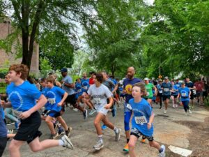 People running in the Run With The Wolves 5k